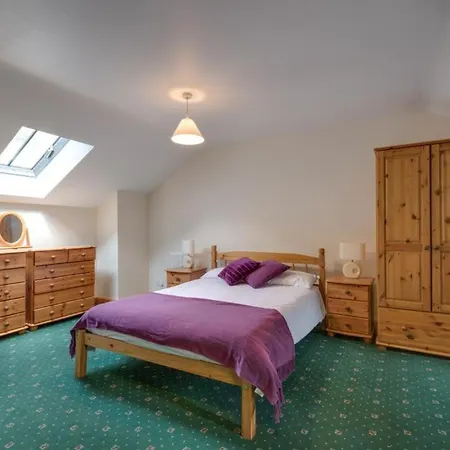 Holiday home 2 Bed In Sz134 *